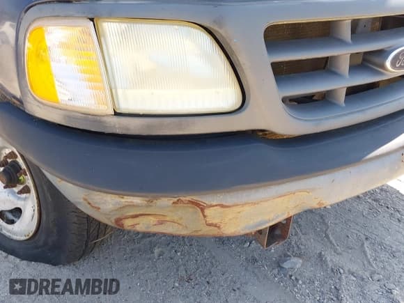 ✅ 2003 Ford F-150 XL • VIN: 1FTRX17W03NB84642 • Lot: 42141979. Listed on IAAI with 112,902 mi. Free auction sales archive from the USA and detailed vehicle history report at DreamBid. Image 6.