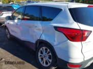 ✅ 2019 Ford Escape SE • VIN: 1FMCU9GD5KUA57039 • Lot: 43392020. Wystawiony na IAAI z przebiegiem 73 601 mil. Bezpłatny archiwum sprzedaży aukcyjnych z USA i szczegółowy raport historii pojazdu na DreamBid. Zdjęcie 6.