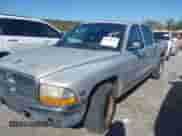 ✅ 2000 Dodge Dakota Sport • VIN: 1B7GL2AN6YS671636 • Лот: 43508621. Размещён на IAAI с пробегом 243 999 миль миль. Получите бесплатный доступ к архиву аукционных продаж из США и посмотрите подробный отчёт об истории автомобиля на DreamBid. Изображение 2.