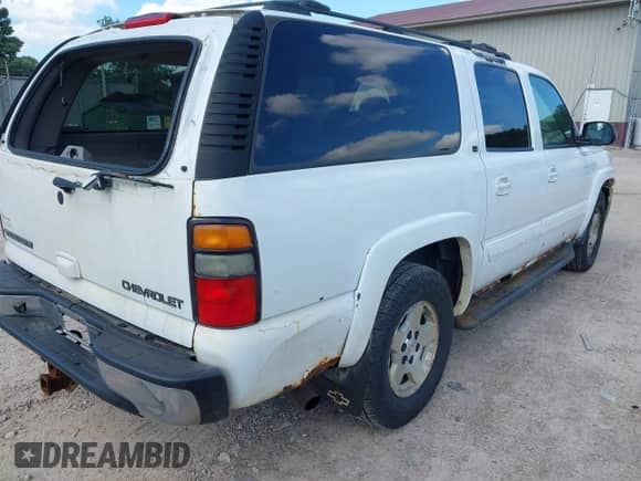 2005 Chevrolet Suburban LS z VIN 1GNFK16ZX5J202174, wystawiony jako IAAI lot #42670445 z przebiegiem 228 129 mil mil oraz . Historia ofert i sprzedaży dostępna na DreamBid. Obrazek 4.