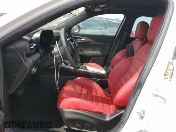 2024 Dodge Hornet R/T Plus z VIN ZACPDFDW6R3A25469, wystawiony jako Copart lot #46692555 z przebiegiem 1 546 mil mil oraz Nie do naprawy • Non repairable. Historia ofert i sprzedaży dostępna na DreamBid. Obrazek 7.