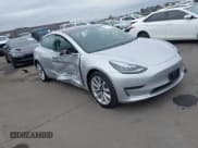 ✅ 2018 Tesla Model 3 Long Range Battery • VIN: 5YJ3E1EA6JF007897 • Lot: 43681611. Wystawiony na IAAI z przebiegiem 50 442 mil. Bezpłatny archiwum sprzedaży aukcyjnych z USA i szczegółowy raport historii pojazdu na DreamBid. Zdjęcie 1.