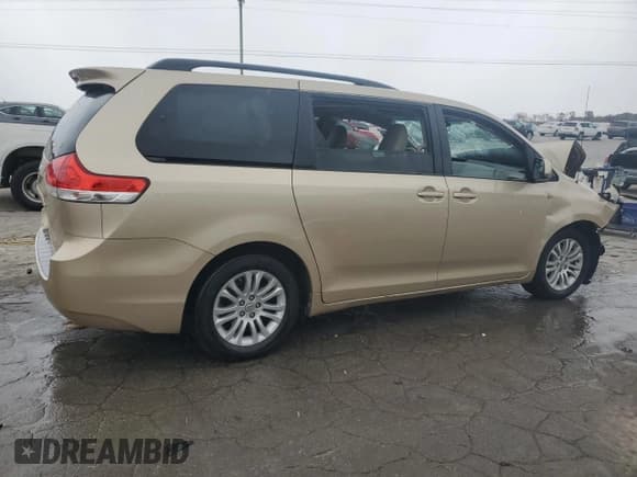 ✅ 2011 Toyota Sienna XLE • VIN: 5TDYK3DC6BS114104 • Лот: 92222945. Опубликован ранее на Copart с пробегом 145 576 миль. Бесплатный доступ к архиву аукционных продаж из США и подробный отчёт об истории автомобиля на DreamBid. Изображение 3.