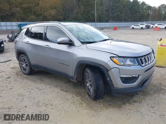 ✅ 2019 Jeep Compass Altitude • VIN: 3C4NJCBB4KT685869 • Lot: 40695811. Wystawiony na IAAI z przebiegiem 70 065 mil. Bezpłatny archiwum sprzedaży aukcyjnych z USA i szczegółowy raport historii pojazdu na DreamBid. Zdjęcie 1.