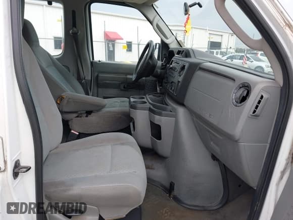 ✅ 2010 Ford Econoline Passenger XL • VIN: 1FBSS3BLXADA03000 • Lot: 42074166. Wystawiony na IAAI z przebiegiem 134 179 mil. Bezpłatny archiwum sprzedaży aukcyjnych z USA i szczegółowy raport historii pojazdu na DreamBid. Zdjęcie 5.