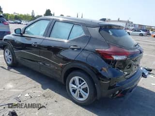 ✅ 2025 Nissan Kicks Play S • VIN: 3N1CP5BV2SL475950 • Lot: 42574532. Wystawiony na IAAI z przebiegiem 579 mil. Bezpłatny archiwum sprzedaży aukcyjnych z USA i szczegółowy raport historii pojazdu na DreamBid. Zdjęcie 3.