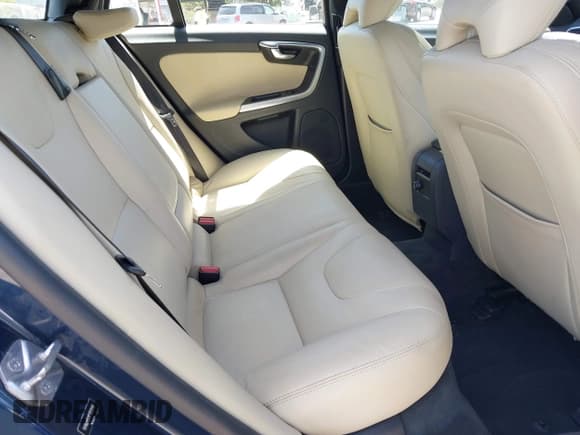 ✅ 2015 Volvo V60 T5 Drive-E Premier • VIN: YV140MEKXF1252046 • Lot: 42254682. Wystawiony na IAAI z przebiegiem 90 666 mil. Bezpłatny archiwum sprzedaży aukcyjnych z USA i szczegółowy raport historii pojazdu na DreamBid. Zdjęcie 8.