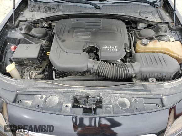 ✅ 2012 Chrysler 300 • VIN: 2C3CCAAG2CH233677 • Лот: 87468705. Опубликован ранее на Copart с пробегом 146 466 миль. Бесплатный доступ к архиву аукционных продаж из США и подробный отчёт об истории автомобиля на DreamBid. Изображение 11.