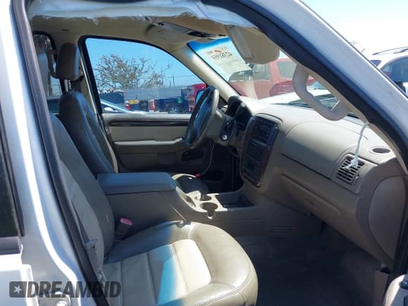 ✅ 2002 Ford Explorer Eddie Bauer • VIN: 1FMDU64EX2UB59632 • Lot: 42381959. Wystawiony na IAAI z przebiegiem 326 198 mil. Bezpłatny archiwum sprzedaży aukcyjnych z USA i szczegółowy raport historii pojazdu na DreamBid. Zdjęcie 5.