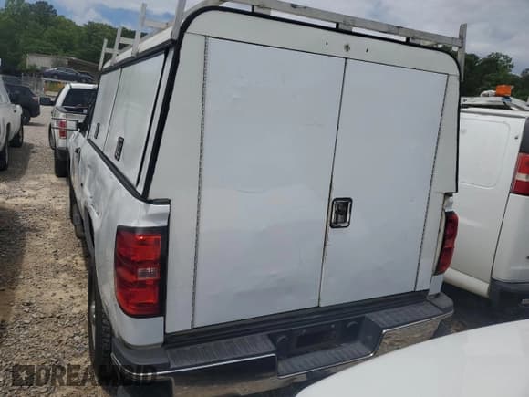 ✅ 2015 Chevrolet Silverado 2500HD Work Truck • VIN: 1GC0CUEG0FZ508462 • Lot: 53949005. Wystawiony na Copart z przebiegiem 265 120 mil. Bezpłatny archiwum sprzedaży aukcyjnych z USA i szczegółowy raport historii pojazdu na DreamBid. Zdjęcie 6.