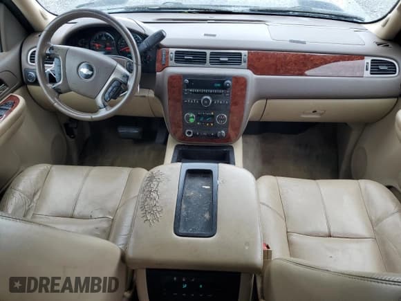 ✅ 2009 Chevrolet Suburban 2LT • VIN: 1GNFC26089R288936 • Lot: 85271585. Wystawiony na Copart z przebiegiem 283 722 mil. Bezpłatny archiwum sprzedaży aukcyjnych z USA i szczegółowy raport historii pojazdu na DreamBid. Zdjęcie 8.