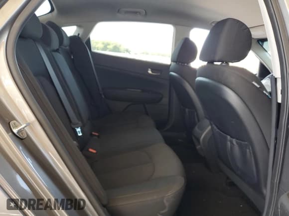 ✅ 2017 Kia Optima LX • VIN: 5XXGT4L36HG176919 • Lot: 62892574. Listed on Copart with 61,379 mi. Free auction sales archive from the USA and detailed vehicle history report at DreamBid. Image 11.