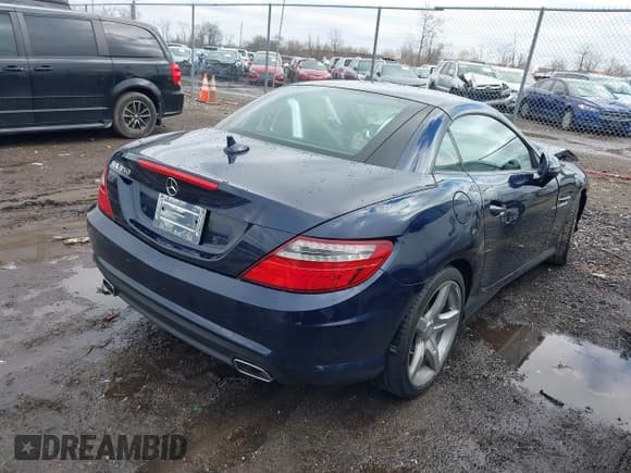 ✅ 2014 Mercedes-Benz SLK 350 • VIN: WDDPK5HA9EF065958 • Lot: 41474434. Listed on IAAI with 21,653 mi. Free auction sales archive from the USA and detailed vehicle history report at DreamBid. Image 4.