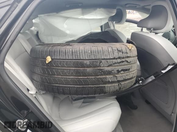 ✅ 2025 Hyundai Ioniq 6 Limited • VIN: KMHM54AC6SA087110 • Lot: 89702535. Listed on Copart with 7,582 mi. Free auction sales archive from the USA and detailed vehicle history report at DreamBid. Image 10.