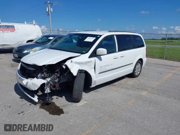 ✅ 2015 Chrysler Town & Country Touring • VIN: 2C4RC1BG1FR697899 • Lot: 39444459. Wystawiony na IAAI z przebiegiem 199 690 mil. Bezpłatny archiwum sprzedaży aukcyjnych z USA i szczegółowy raport historii pojazdu na DreamBid. Zdjęcie 17.