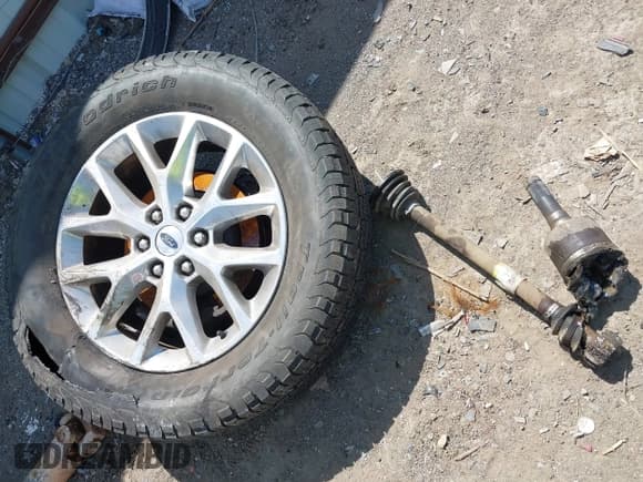 ✅ 2017 Ford Expedition Max Limited • VIN: 1FMJK1KT7HEA81097 • Lot: 41974420. Wystawiony na IAAI z przebiegiem 145 645 mil. Bezpłatny archiwum sprzedaży aukcyjnych z USA i szczegółowy raport historii pojazdu na DreamBid. Zdjęcie 12.