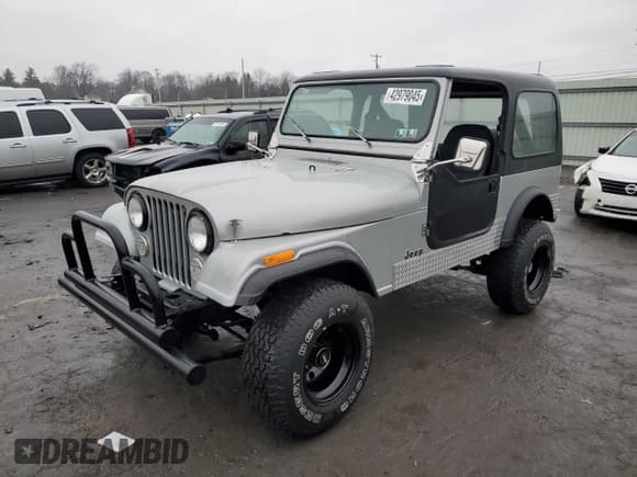 ✅ 1985 Jeep CJ • VIN: 1JCCM87AXFT128119 • Лот: 42979045. Опубликован ранее на Copart с пробегом 83 932 миль. Бесплатный доступ к архиву аукционных продаж из США и подробный отчёт об истории автомобиля на DreamBid. Изображение 1.