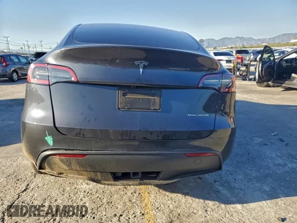 ✅ 2024 Tesla Model Y Long Range • VIN: 7SAYGDEE1RF181055 • Lot: 94156595. Listed on Copart with 12,925 mi. Free auction sales archive from the USA and detailed vehicle history report at DreamBid. Image 6.