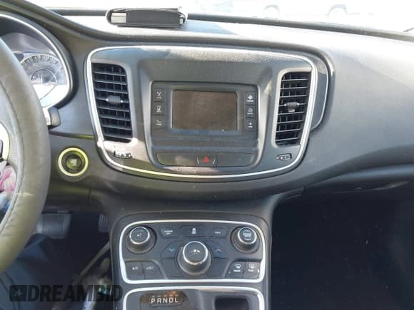 ✅ 2015 Chrysler 200 Limited • VIN: 1C3CCCAB7FN703925 • Lot: 43728662. Wystawiony na IAAI z przebiegiem 207 509 mil. Bezpłatny archiwum sprzedaży aukcyjnych z USA i szczegółowy raport historii pojazdu na DreamBid. Zdjęcie 13.