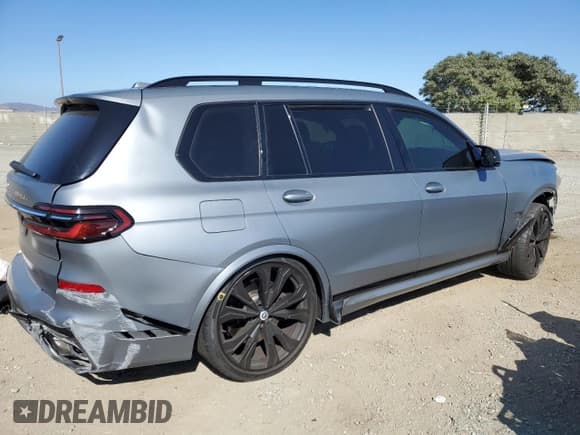 ✅ 2023 BMW X7 M60i • VIN: 5UX33EM0XP9N45266 • Лот: 68922574. Опубликован ранее на Copart с пробегом Не указан. Бесплатный доступ к архиву аукционных продаж из США и подробный отчёт об истории автомобиля на DreamBid. Изображение 3.