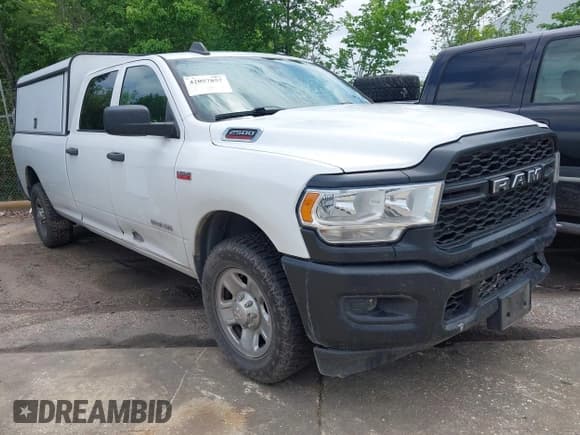 ✅ 2019 Ram 2500 Tradesman • VIN: 3C6UR4HJ9KG600789 • Лот: 42057857. Опубликован ранее на IAAI с пробегом 177 514 миль. Бесплатный доступ к архиву аукционных продаж из США и подробный отчёт об истории автомобиля на DreamBid. Изображение 1.