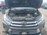 ✅ 2018 Toyota Highlander Limited • VIN: 5TDDZRFHXJS869860 • Lot: 42481411. Wystawiony na IAAI z przebiegiem 149 353 mil. Bezpłatny archiwum sprzedaży aukcyjnych z USA i szczegółowy raport historii pojazdu na DreamBid. Zdjęcie 10.