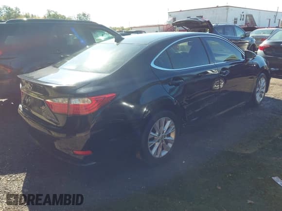✅ 2015 Lexus ES 300h • VIN: JTHBW1GG0F2079309 • Lot: 43417364. Listed on IAAI with 226,663 mi. Free auction sales archive from the USA and detailed vehicle history report at DreamBid. Image 4.