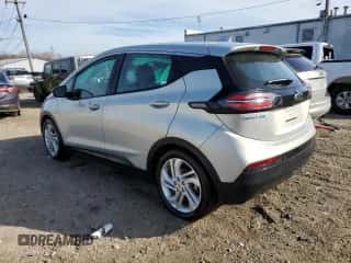 2023 Chevrolet Bolt EV 1LT z VIN 1G1FW6S04P4188588, wystawiony jako Copart lot #43086144 z przebiegiem Nie podano mil oraz . Historia ofert i sprzedaży dostępna na DreamBid. Obrazek 2.