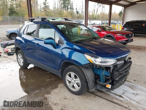 ✅ 2020 Chevrolet Trax LT • VIN: 3GNCJPSBXLL133347 • Lot: 43663755. Wystawiony na IAAI z przebiegiem 68 850 mil. Bezpłatny archiwum sprzedaży aukcyjnych z USA i szczegółowy raport historii pojazdu na DreamBid. Zdjęcie 1.