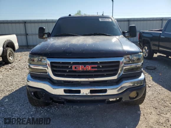 ✅ 2005 GMC Sierra 2500HD SLT • VIN: 1GTHK29U75E157694 • Lot: 69043135. Wystawiony na Copart z przebiegiem 255 488 mil. Bezpłatny archiwum sprzedaży aukcyjnych z USA i szczegółowy raport historii pojazdu na DreamBid. Zdjęcie 5.