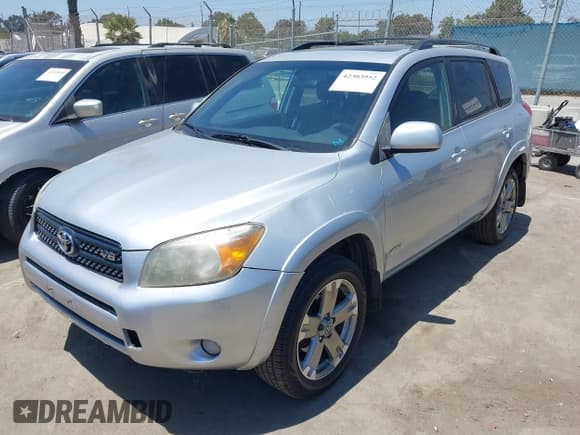 ✅ 2008 Toyota RAV4 Sport • VIN: JTMZK32V886014913 • Lot: 42303952. Listed on IAAI with 190,510 mi. Free auction sales archive from the USA and detailed vehicle history report at DreamBid. Image 2.