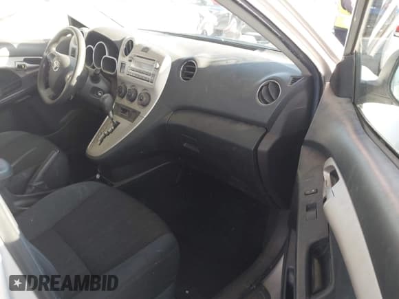 ✅ 2011 Toyota Matrix • VIN: 2T1KU4EE1BC562524 • Lot: 43635498. Wystawiony na IAAI z przebiegiem 108 865 mil. Bezpłatny archiwum sprzedaży aukcyjnych z USA i szczegółowy raport historii pojazdu na DreamBid. Zdjęcie 5.