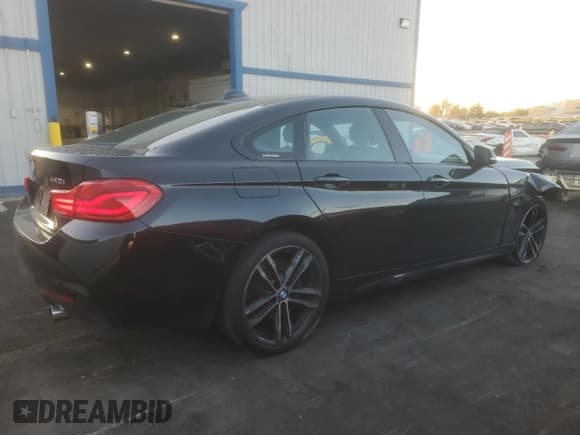 ✅ 2018 BMW 4 Series 440i • VIN: WBA4J5C53JBF07273 • Lot: 71901715. Wystawiony na Copart z przebiegiem 81 733 mil. Bezpłatny archiwum sprzedaży aukcyjnych z USA i szczegółowy raport historii pojazdu na DreamBid. Zdjęcie 3.
