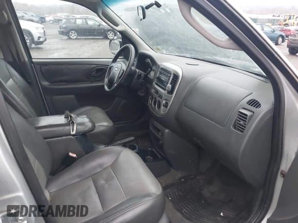 ✅ 2003 Ford Escape XLT Popular 2 • VIN: 1FMCU93143KC17081 • Lot: 43804470. Wystawiony na IAAI z przebiegiem 195 409 mil. Bezpłatny archiwum sprzedaży aukcyjnych z USA i szczegółowy raport historii pojazdu na DreamBid. Zdjęcie 5.