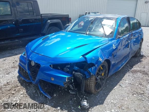 ✅ 2021 Alfa Romeo Giulia Quadrifoglio • VIN: ZARFAMEV1M7648209 • Lot: 42241740. Wystawiony na IAAI z przebiegiem 48 850 mil. Bezpłatny archiwum sprzedaży aukcyjnych z USA i szczegółowy raport historii pojazdu na DreamBid. Zdjęcie 17.