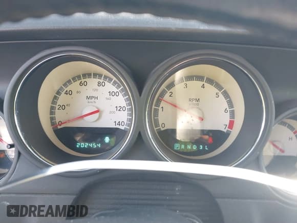 ✅ 2009 Dodge Challenger SE • VIN: 2B3LJ44VX9H612031 • Lot: 41700888. Wystawiony na IAAI z przebiegiem 202 454 mil. Bezpłatny archiwum sprzedaży aukcyjnych z USA i szczegółowy raport historii pojazdu na DreamBid. Zdjęcie 7.