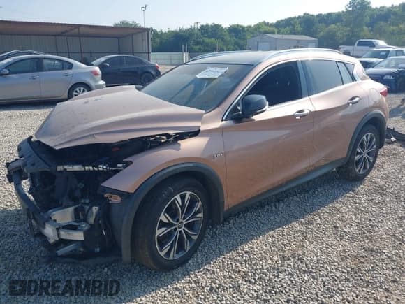 ✅ 2018 Infiniti QX30 Luxury • VIN: SJKCH5CR6JA042582 • Lot: 42963307. Listed on IAAI with 70,961 mi. Free auction sales archive from the USA and detailed vehicle history report at DreamBid. Image 18.