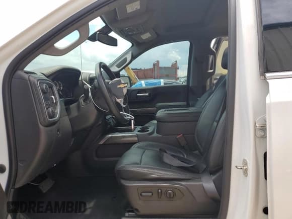✅ 2020 Chevrolet Silverado 1500 LTZ • VIN: 3GCPWEED7LG204400 • Lot: 61811554. Wystawiony na Copart z przebiegiem Nie podano. Bezpłatny archiwum sprzedaży aukcyjnych z USA i szczegółowy raport historii pojazdu na DreamBid. Zdjęcie 7.