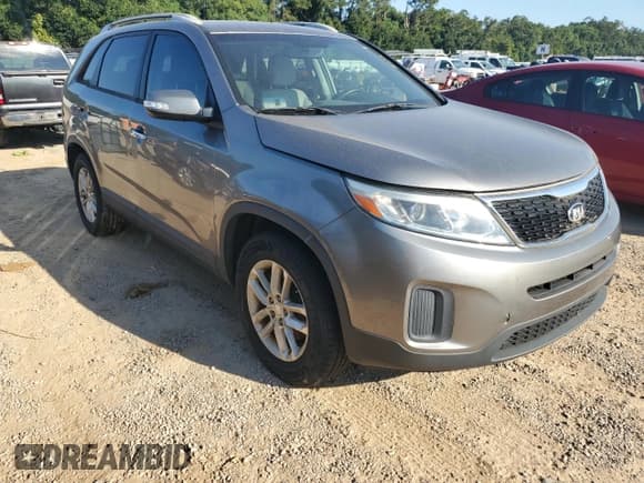 ✅ 2015 Kia Sorento LX • VIN: 5XYKT4A70FG564382 • Lot: 80407115. Listed on Copart with 136,641 mi. Free auction sales archive from the USA and detailed vehicle history report at DreamBid. Image 4.