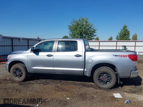 ✅ 2013 Toyota Tundra • VIN: 5TFDM5F12DX041732 • Lot: 43045018. Listed on IAAI with 198,261 mi. Free auction sales archive from the USA and detailed vehicle history report at DreamBid. Image 15.