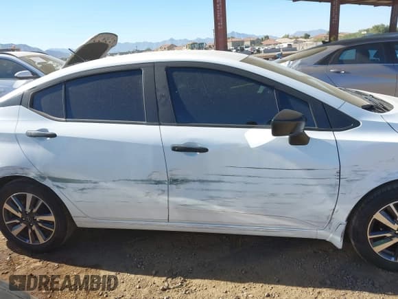 ✅ 2024 Nissan Versa S • VIN: 3N1CN8DV1RL847860 • Lot: 43624418. Wystawiony na IAAI z przebiegiem 18 351 mil. Bezpłatny archiwum sprzedaży aukcyjnych z USA i szczegółowy raport historii pojazdu na DreamBid. Zdjęcie 13.