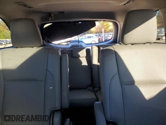 ✅ 2015 Toyota Highlander Limited • VIN: 5TDDCRFH7FS007785 • Lot: 87270015. Listed on Copart with 117,566 mi. Free auction sales archive from the USA and detailed vehicle history report at DreamBid. Image 10.
