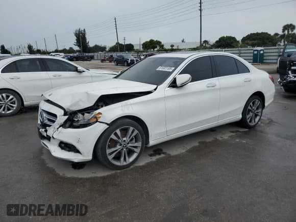 ✅ 2018 Mercedes-Benz C 300 • VIN: 55SWF4KB0JU241962 • Lot: 81003185. Wystawiony na Copart z przebiegiem 61 708 mil. Bezpłatny archiwum sprzedaży aukcyjnych z USA i szczegółowy raport historii pojazdu na DreamBid. Zdjęcie 1.