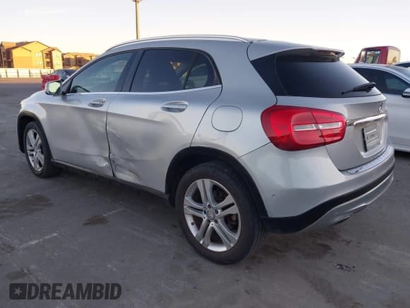 ✅ 2015 Mercedes-Benz GLA 250 • VIN: WDCTG4GB7FJ118745 • Lot: 43679979. Wystawiony na IAAI z przebiegiem 124 631 mil. Bezpłatny archiwum sprzedaży aukcyjnych z USA i szczegółowy raport historii pojazdu na DreamBid. Zdjęcie 3.