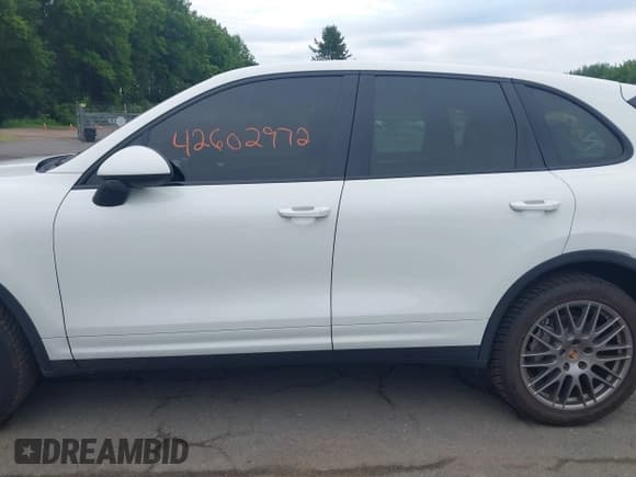 ✅ 2013 Porsche Cayenne S • VIN: WP1AB2A2XDLA86429 • Lot: 42602972. Listed on IAAI with 175,368 mi. Free auction sales archive from the USA and detailed vehicle history report at DreamBid. Image 15.