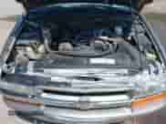 1999 Chevrolet Blazer LS z VIN 1GNCT18W3XK116060, wystawiony jako IAAI lot #42213762 z przebiegiem 216 788 mil mil oraz . Historia ofert i sprzedaży dostępna na DreamBid. Obrazek 10.