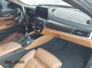 ✅ 2021 BMW 5 Series M550i xDrive • VIN: WBA13BK06MCF22835 • Lot: 42873216. Wystawiony na IAAI z przebiegiem 56 219 mil. Bezpłatny archiwum sprzedaży aukcyjnych z USA i szczegółowy raport historii pojazdu na DreamBid. Zdjęcie 5.