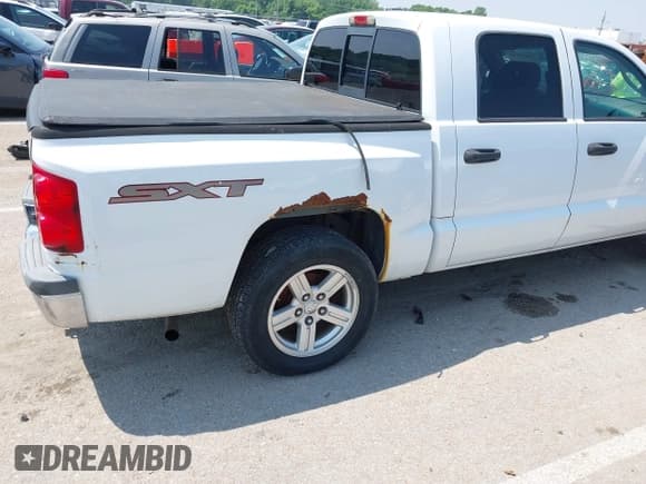✅ 2007 Dodge Dakota ST • VIN: 1D7HW28KX7S270795 • Лот: 42452595. Опубликован ранее на IAAI с пробегом 206 775 миль. Бесплатный доступ к архиву аукционных продаж из США и подробный отчёт об истории автомобиля на DreamBid. Изображение 17.