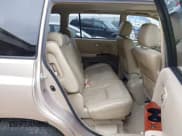 ✅ 2007 Toyota Highlander w/3rd Row • VIN: JTEEP21A370189236 • Lot: 42981649. Wystawiony na IAAI z przebiegiem 184 934 mil. Bezpłatny archiwum sprzedaży aukcyjnych z USA i szczegółowy raport historii pojazdu na DreamBid. Zdjęcie 8.