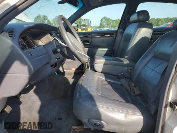 ✅ 1998 Lincoln Town Car Signature • VIN: 1LNFM82W0WY619234 • Lot: 64928345. Listed on Copart with Not provided. Free auction sales archive from the USA and detailed vehicle history report at DreamBid. Image 7.